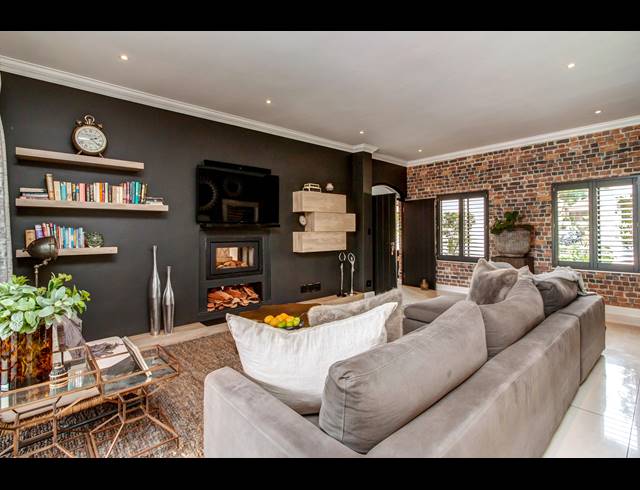 6 BEDROOM HOUSE FOR SALE IN DAINFERN VALLEY ESTATE